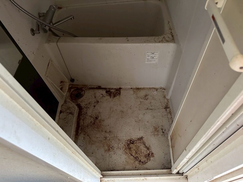 浴室　クリーニング　鏡交換　コーキング打設