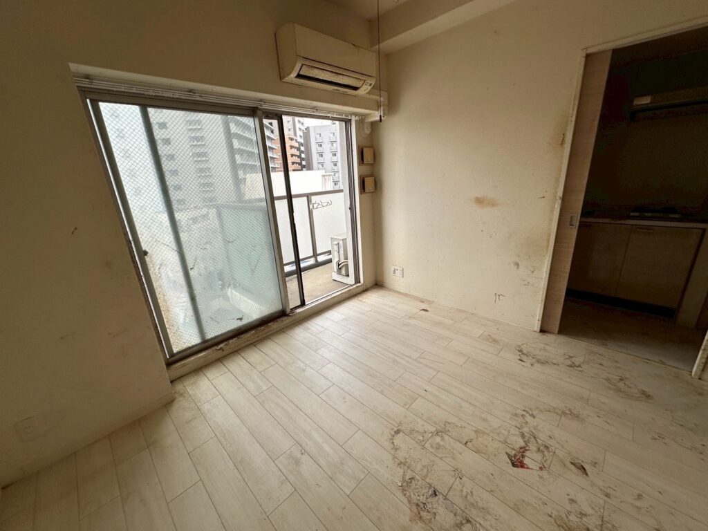 洋室　クロス貼替　フロアタイル上張り