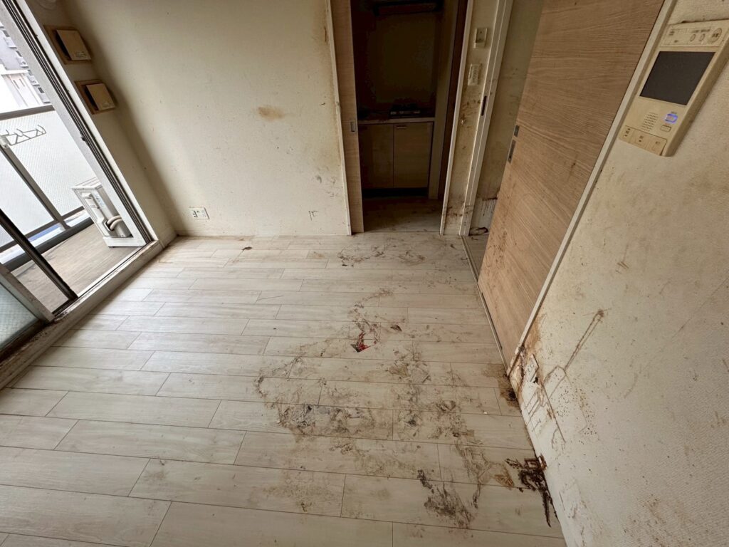 洋室　クロス貼替　フロアタイル上張り