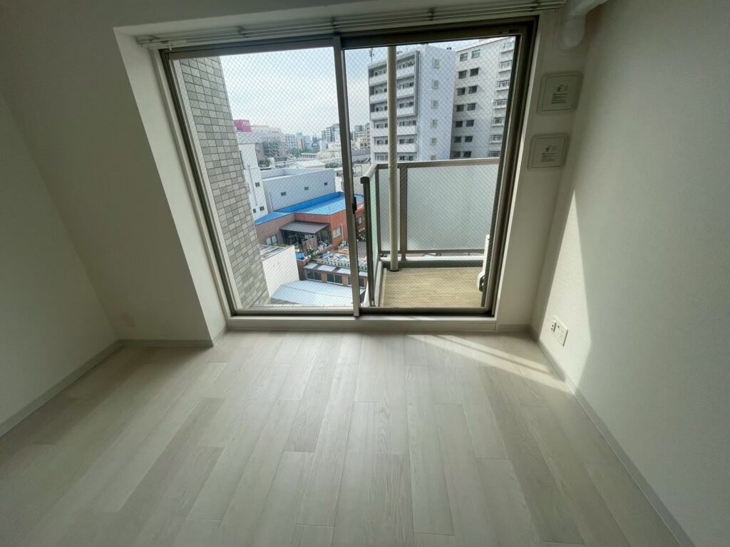 洋室　クロス貼替　フロアタイル上張り