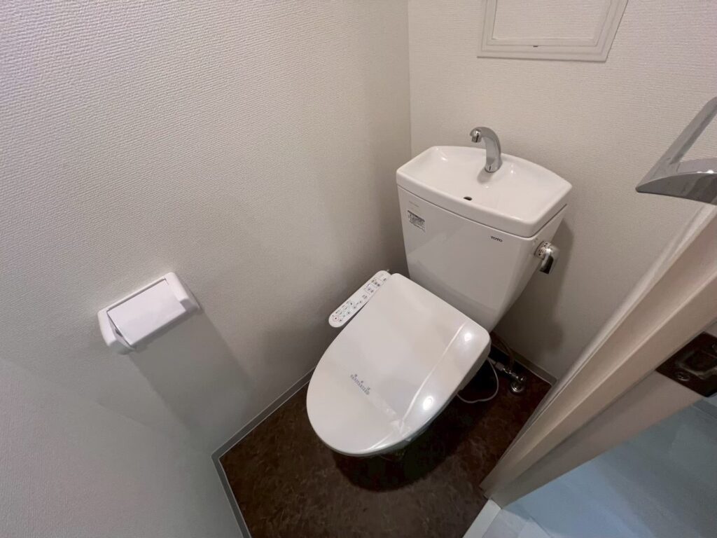 トイレ　クロス貼替　ＣＦ貼替　クリーニング　排水詰まり除去　ウォシュレット交換