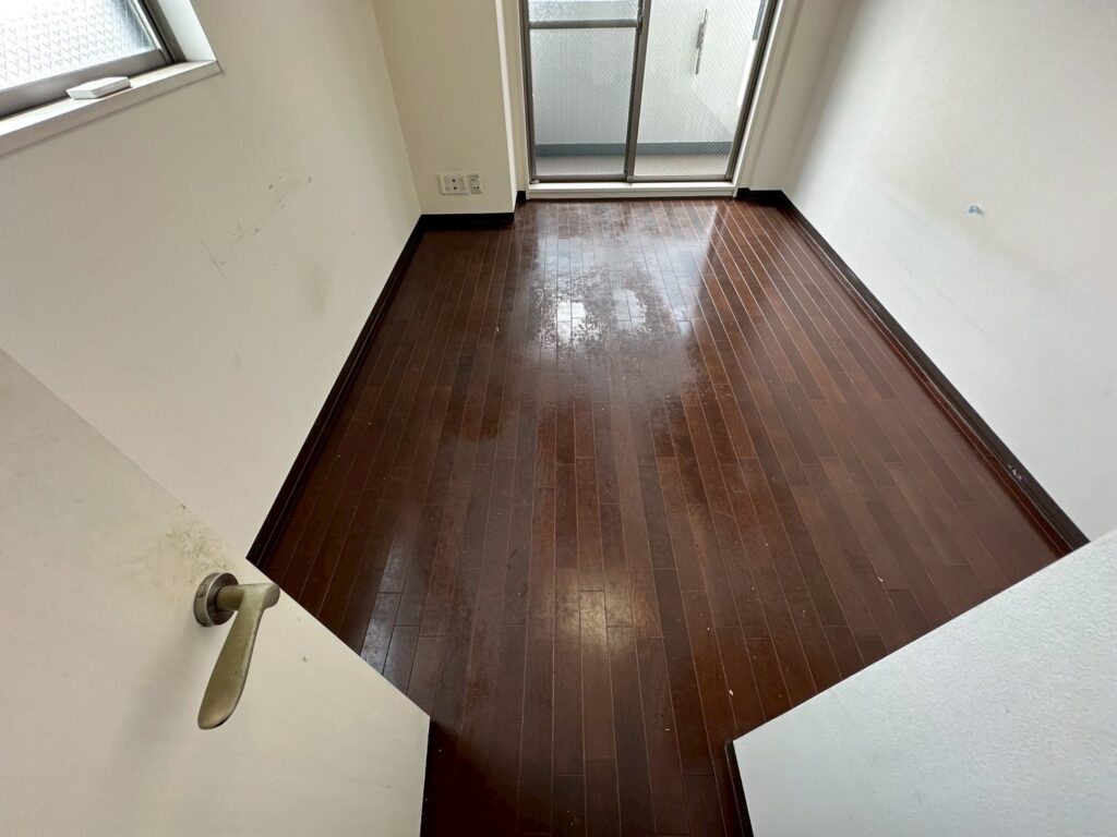 洋室　クロス貼替　フロアタイル上張り
